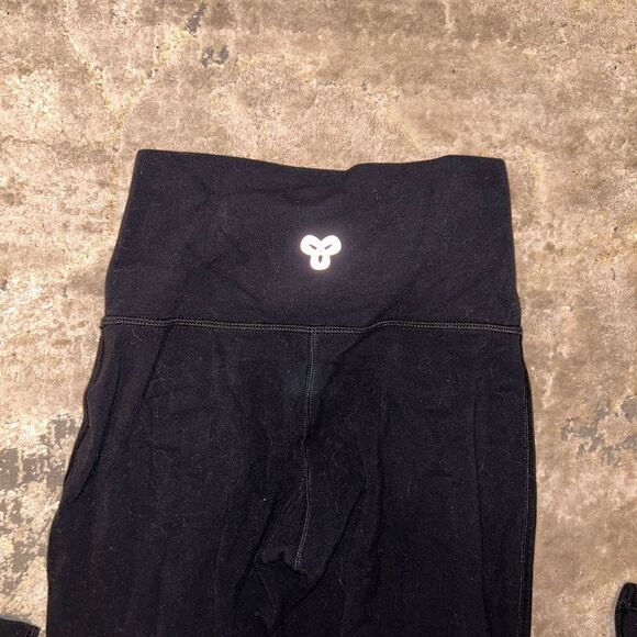 Aritzia TNA High Rise Split Flare Leggings, size XS, great condition! - Picture 4 of 5